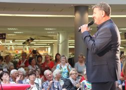 Fans Feiern Semino Rossi In Jena 0009